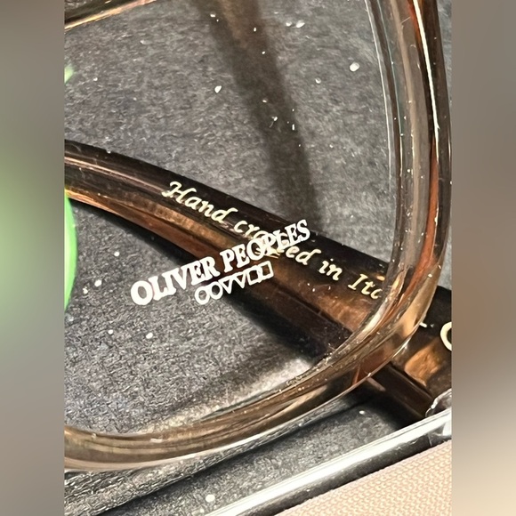 Oliver Peoples Eyeglasses with Case ?????